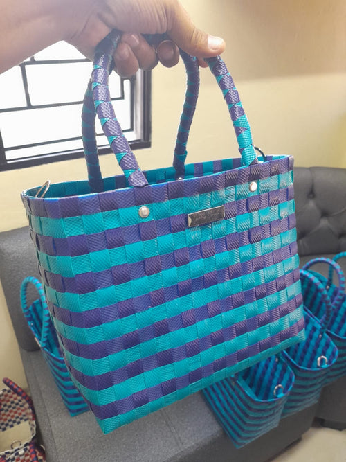 Cartera Marita tejida a mano en blanco y negro